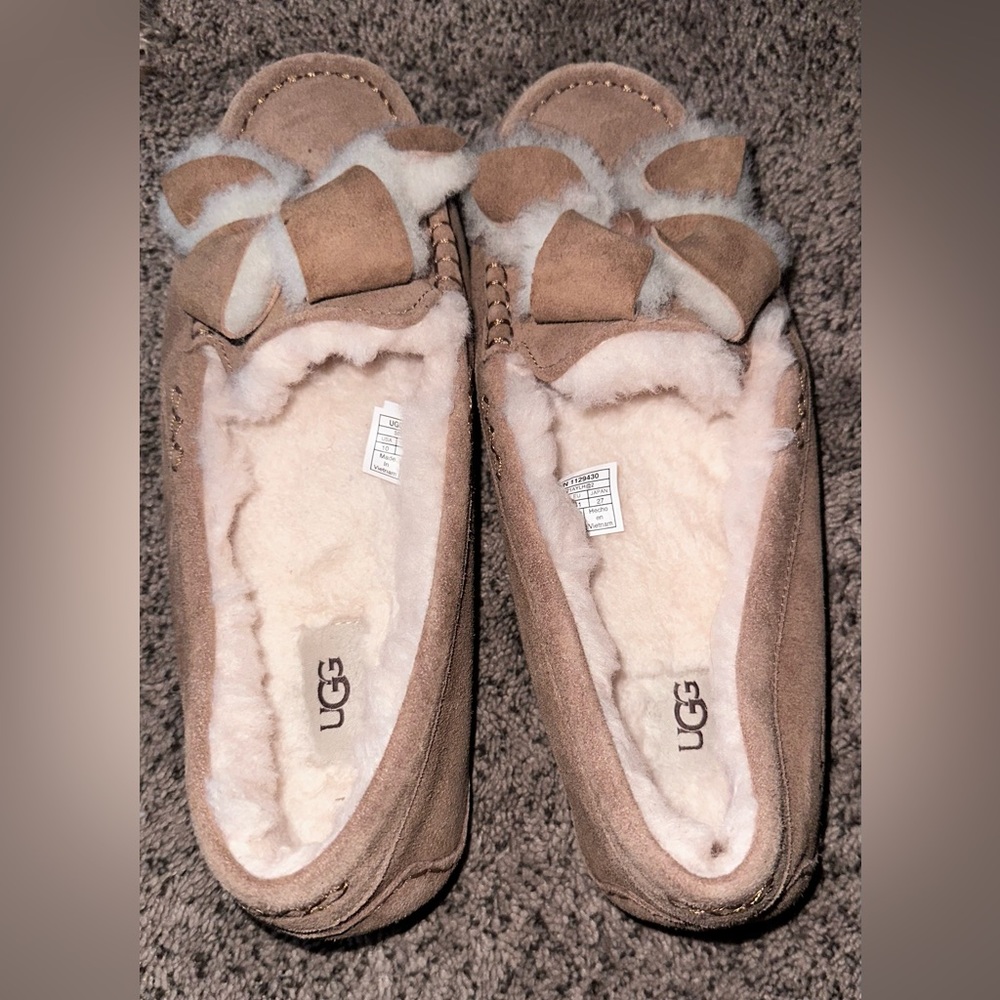 UGG ANSLEY HERITAGE BOW WOMEN SLIPPER SUEDE CHESTNUT . Worn once, like new